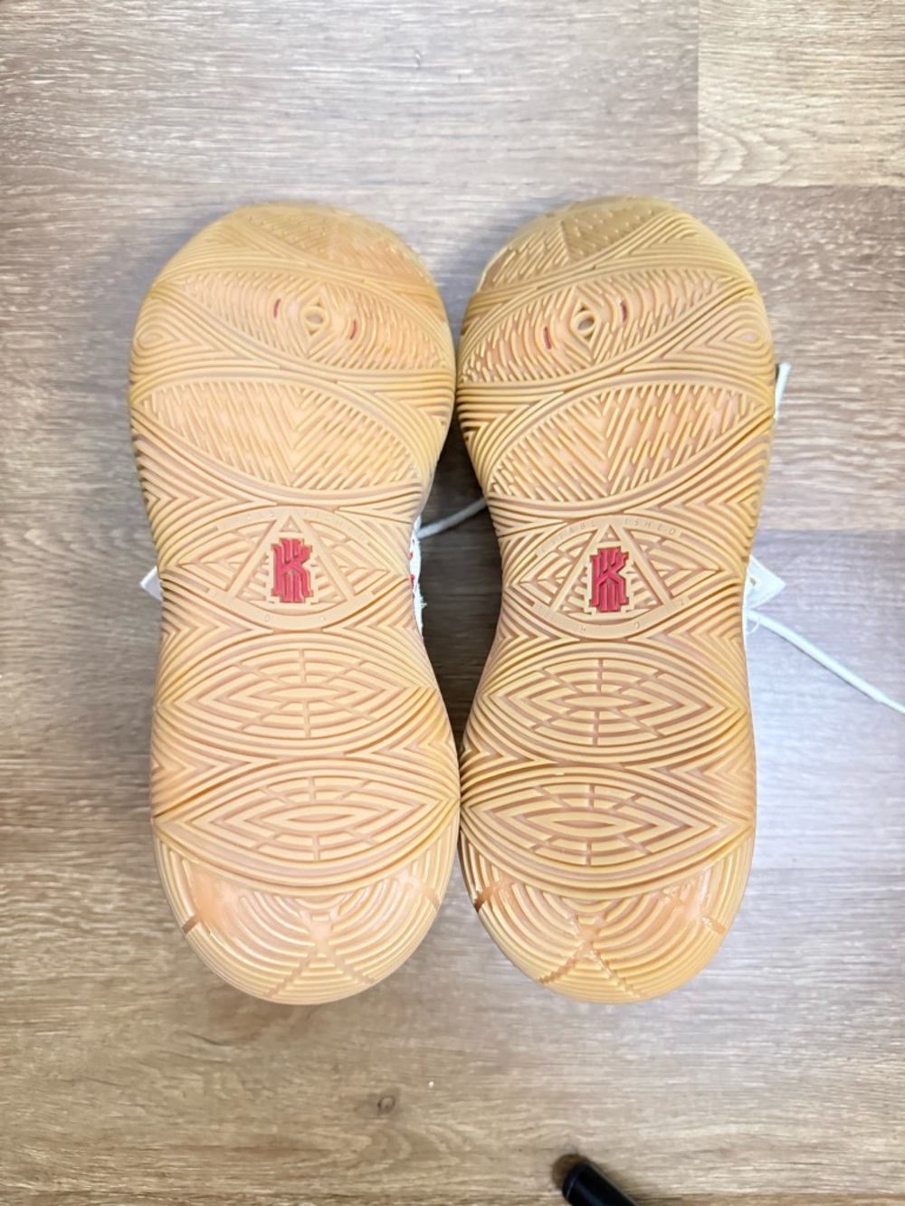 Nike Kyrie 5 x Bandulu Embroidered Splatters 2019 Size Men's  9.5 - Picture 8 of 9